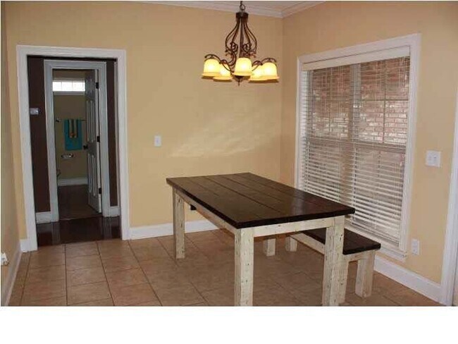 Building Photo - 614 Oak Park Cir