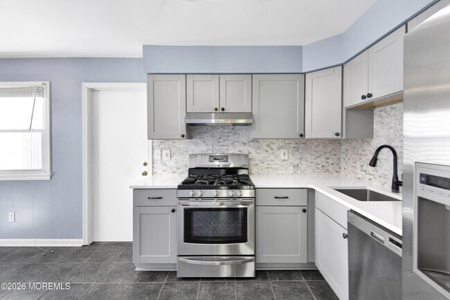 Building Photo - 6 Stowe Ct