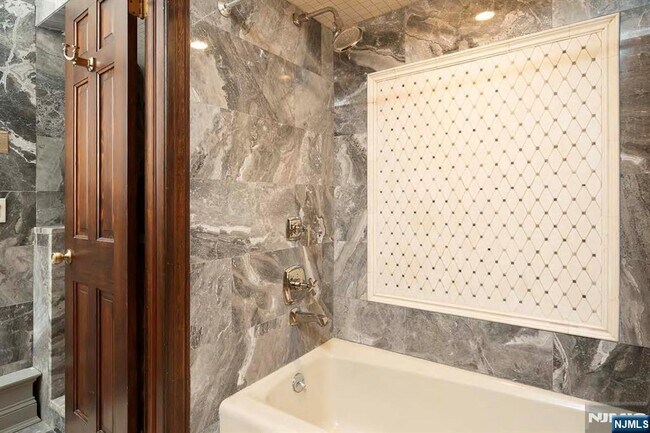 Building Photo - 39 Springhouse Rd