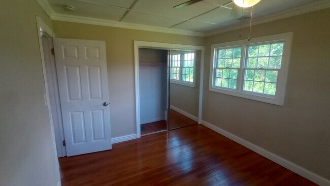 Building Photo - 45 Longfellow Dr