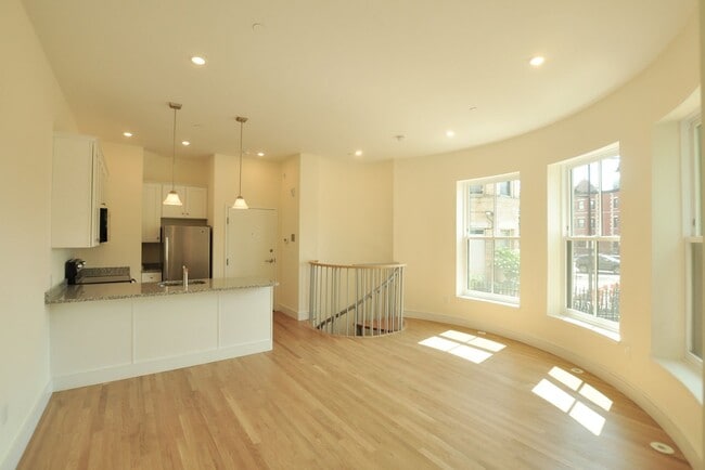 Building Photo - 870 Beacon St