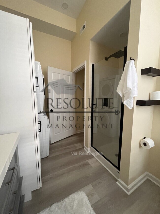 Building Photo - 6009 Garrett Rd