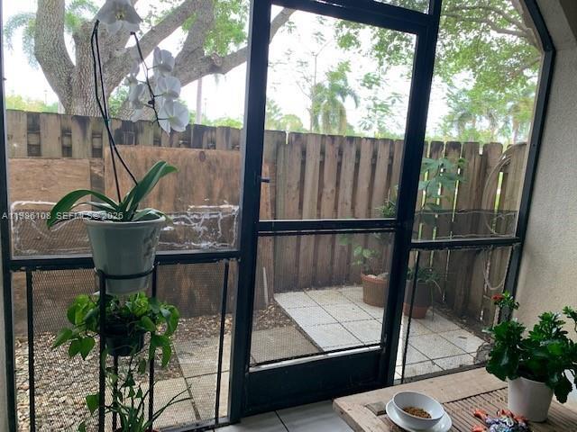 Building Photo - 513 Racquet Club Rd