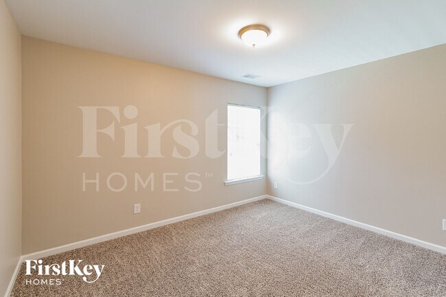 Building Photo - 772 Redbud Ln