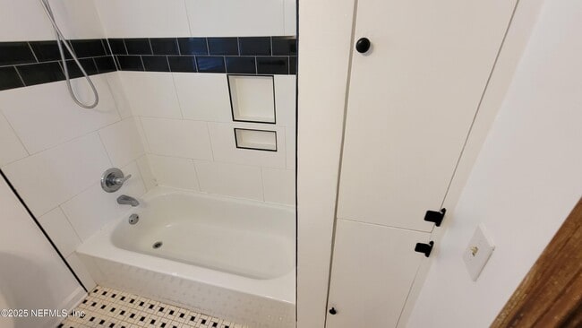 Building Photo - 4505 Clinton Ave