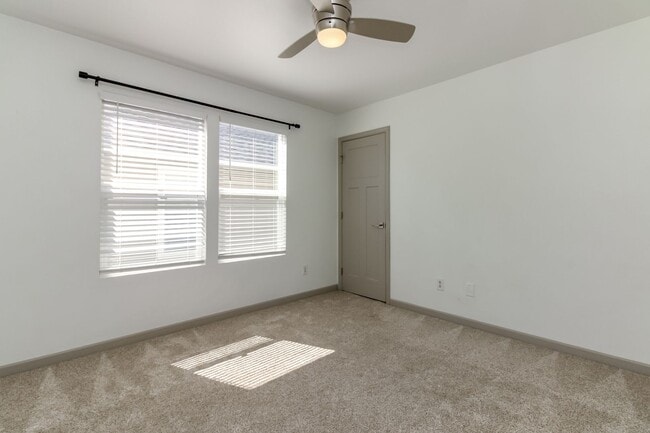 Building Photo - Beautiful upgraded 4 bedroom DuPont home with AC and sprinkler system