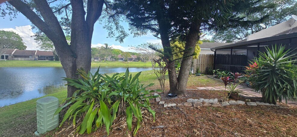 Building Photo - 5161 NW 11th Ln