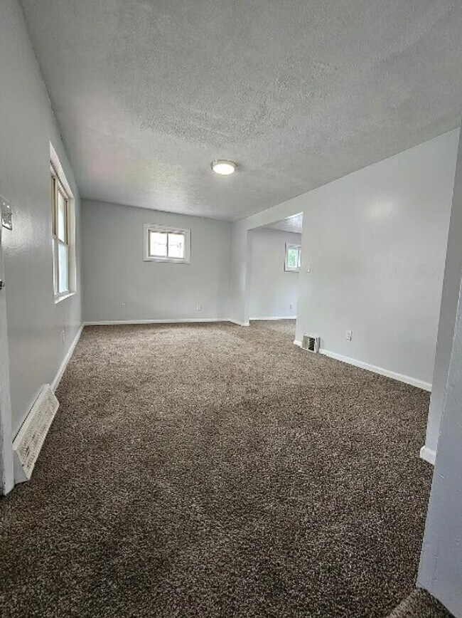 Building Photo - 10422 Dove Ave
