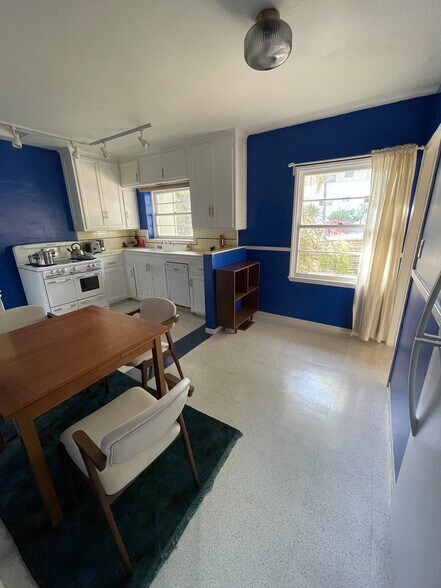 Building Photo - 2932 St George St