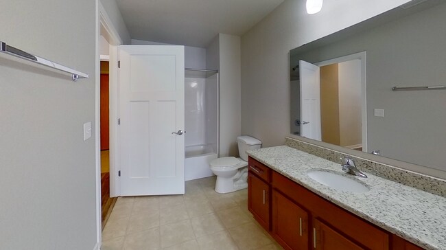 Building Photo - Lower 1 Bedroom 1 Bathroom Apartment is Available