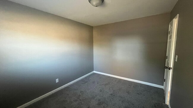 Building Photo - 5922 N 84th St