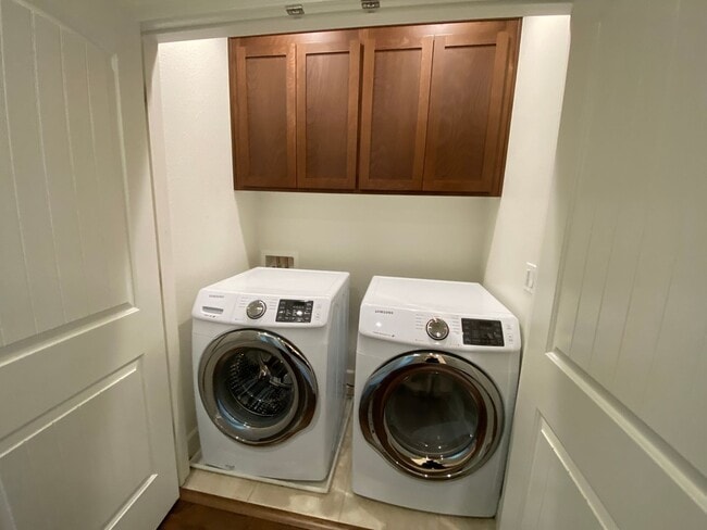 Building Photo - SUNNYVALE - executive townhome with amazin...