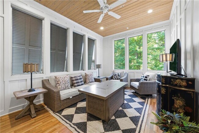 Building Photo - 1295 Cumberland Rd NE