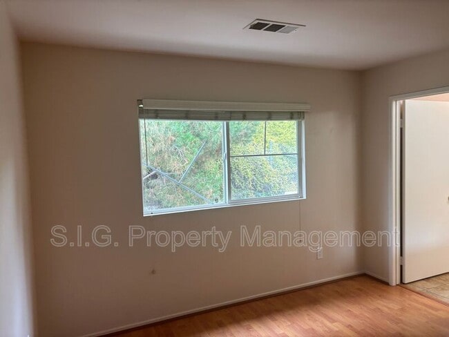 Building Photo - 202 Cancion Way