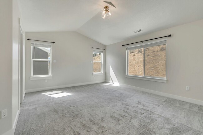 Building Photo - 1316 W Quailhill Rd