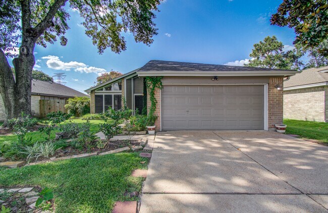 Building Photo - 10546 Rippling Fields Dr