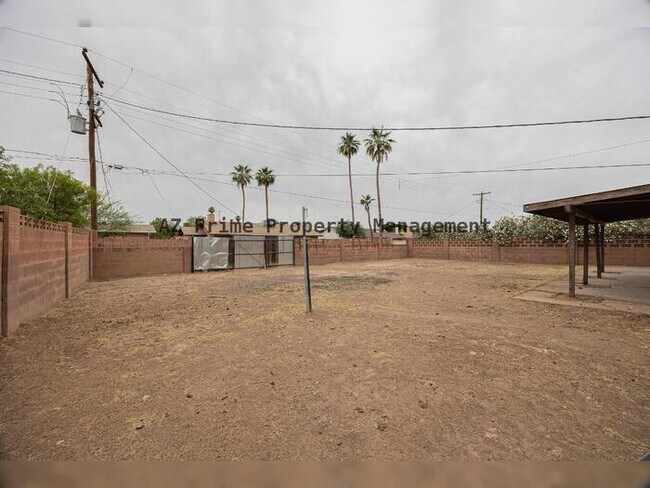 Building Photo - 427 E Malibu Dr