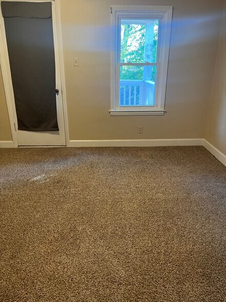 Bedroom with door to balcony - 18 Woodward Heights Blvd