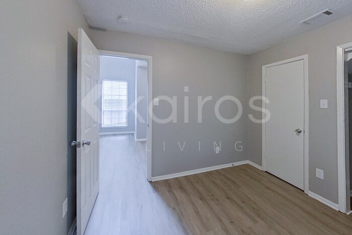 Building Photo - 2140 Woodnote Ln