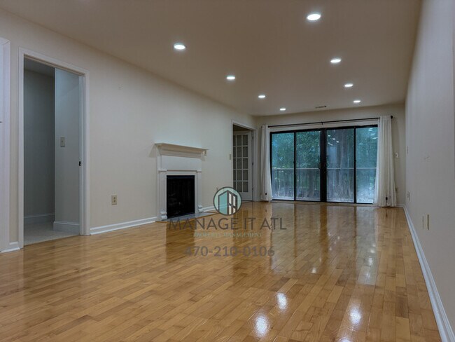 Building Photo - 2 bedroom condo in Atlanta in gated community