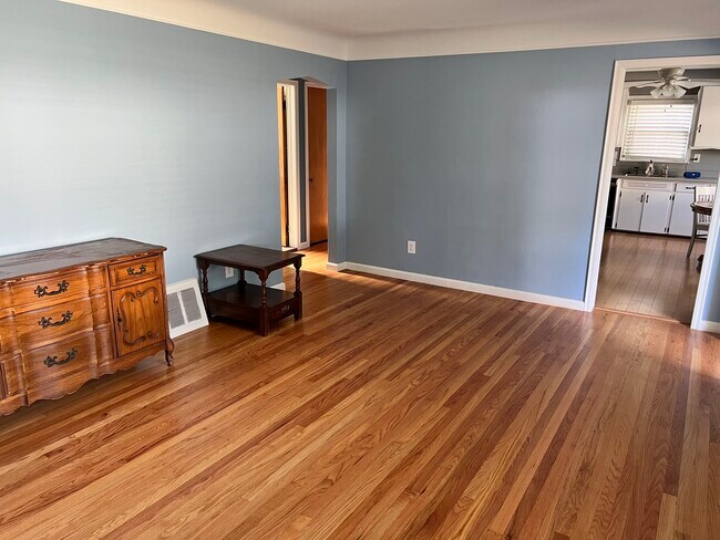 Living rm - 23501 Geneva St