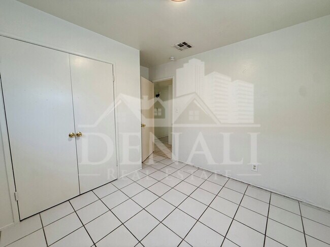 Building Photo - 7007 S 8th St