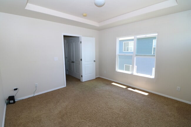 Building Photo - 3bdrm 3bath home with 2 car garage