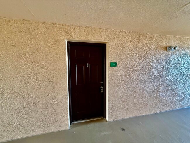 Building Photo - 271 SW Palm Dr