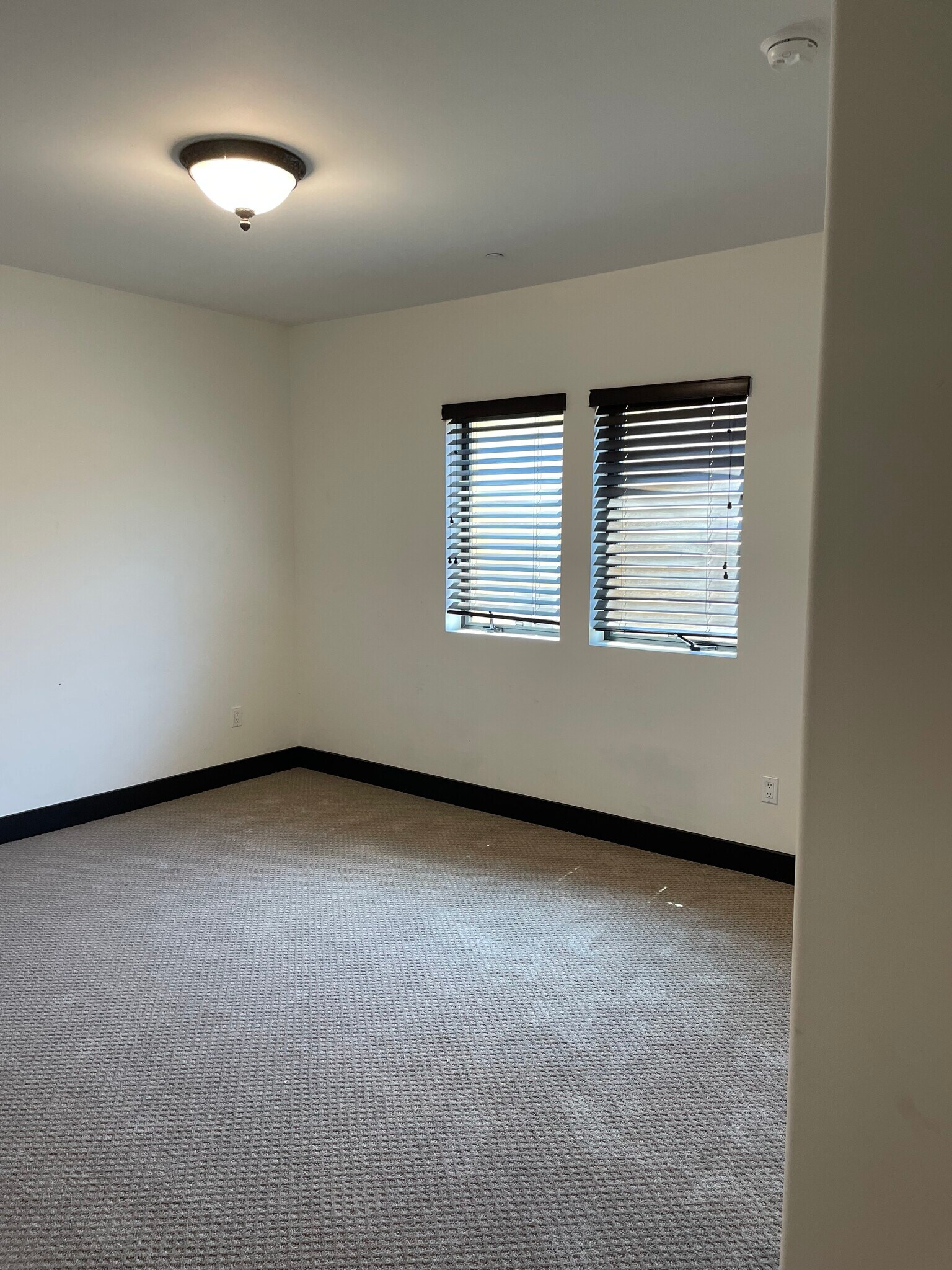 Building Photo - 1215 Armacost Ave