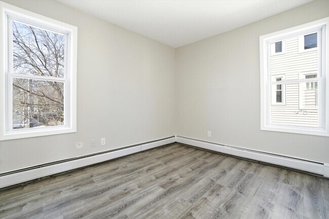 Building Photo - 254 Auburn St