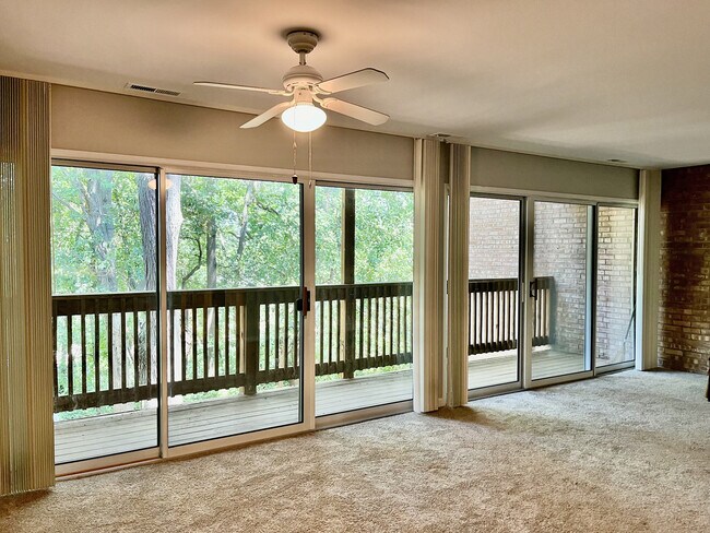 Building Photo - 5817 Oakwood Dr