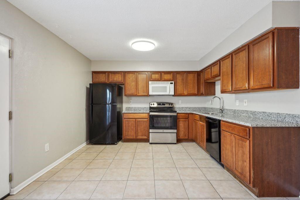 Building Photo - 1635 Newport Pl