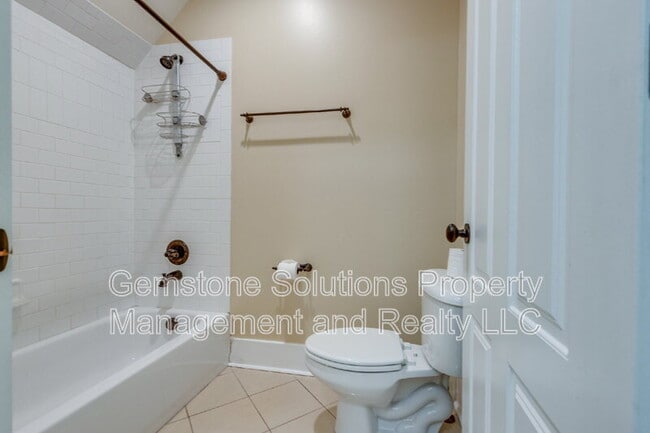 Building Photo - 210 38th Ave N