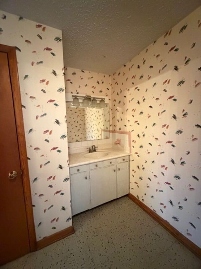 Building Photo - Maryville City  37801 - 3 bedroom, 2.5 bath home - Contact Debra Johnson (865) 591-8281