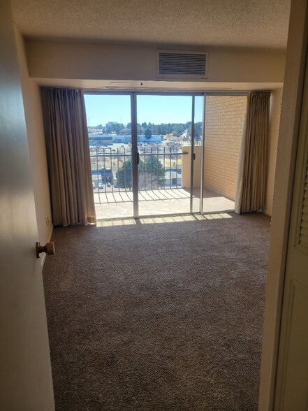 Building Photo - 411 Lakewood Cir