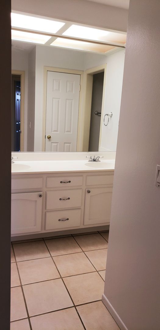 Building Photo - *DO NOT DISTURB TENANTS- 4 bedroom 2 bath home w/POOL!!