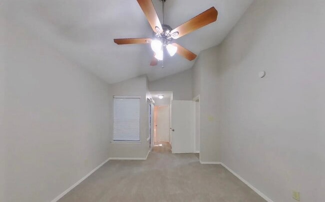 Building Photo - MOVE IN READY