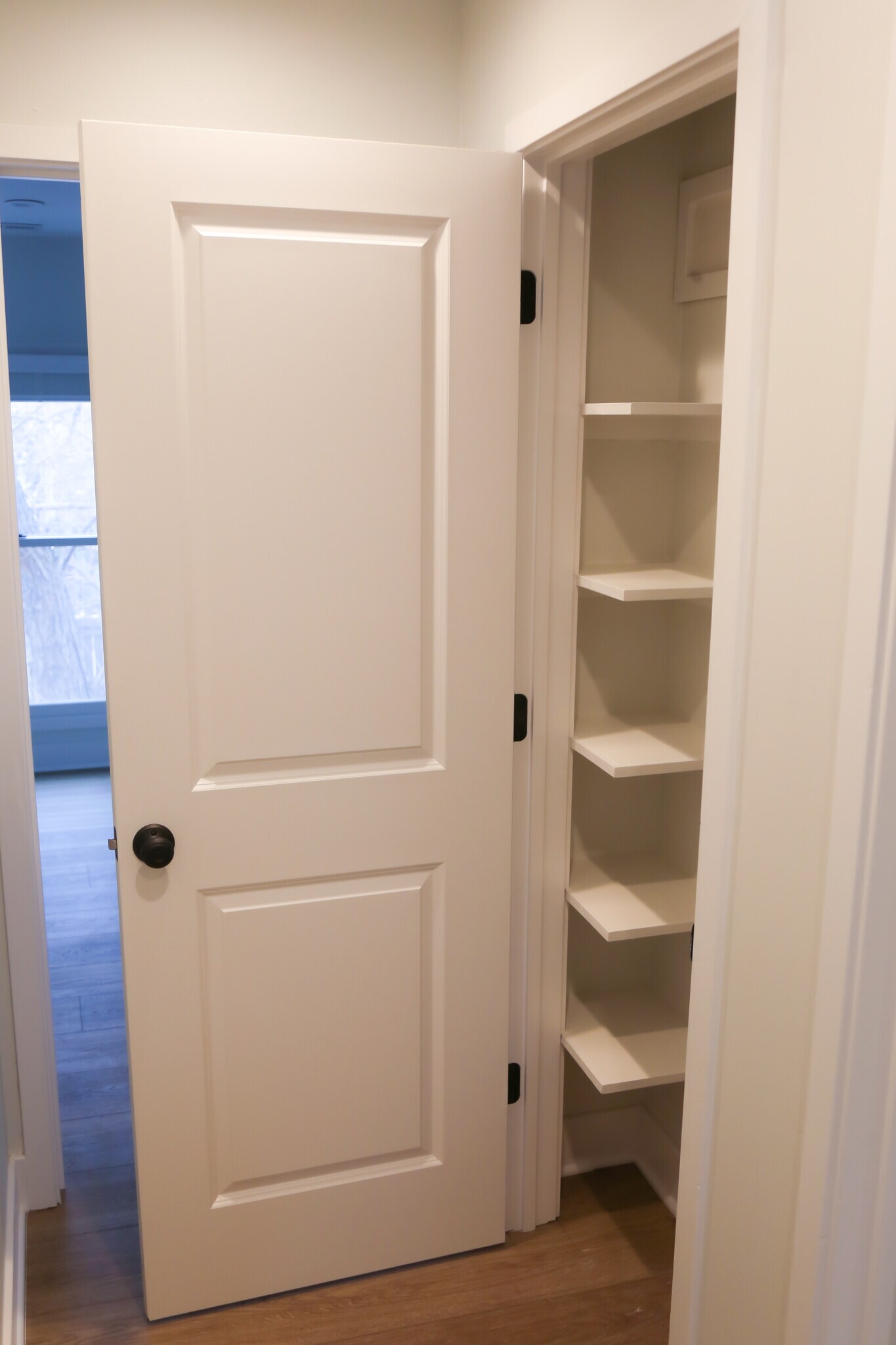 Building Photo - 249 E Blenkner St