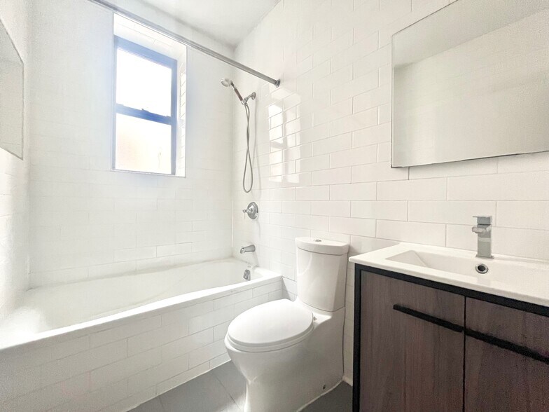 Building Photo - 607 W 137th St