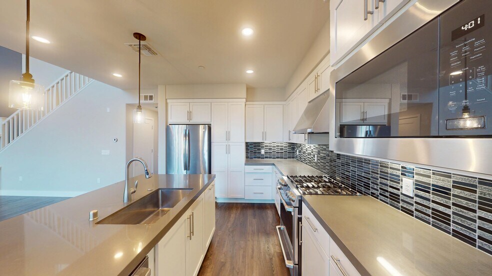 Primary Photo - 44819 S Grimmer Blvd