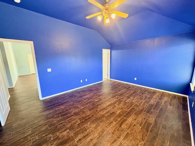 Building Photo - 806 Beaumont Square