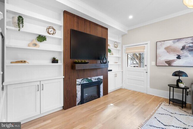 Building Photo - 1616 Kilbourne Pl NW