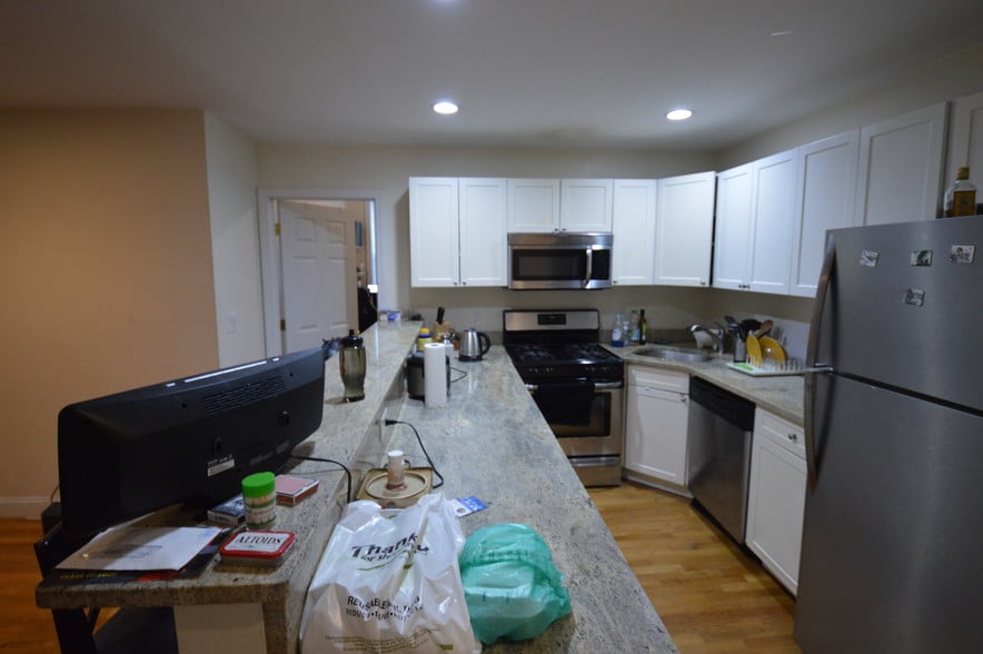 Building Photo - 66 Egmont St