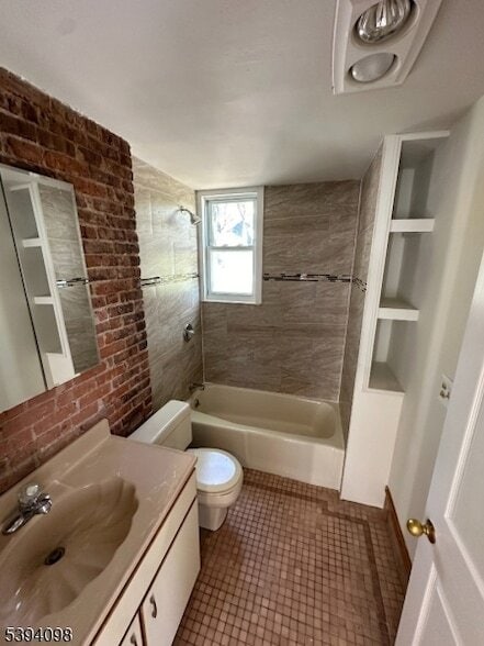 Building Photo - 88 Bay St