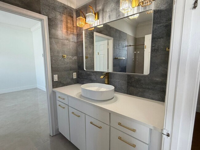 Building Photo - 2006 Pirie Pl