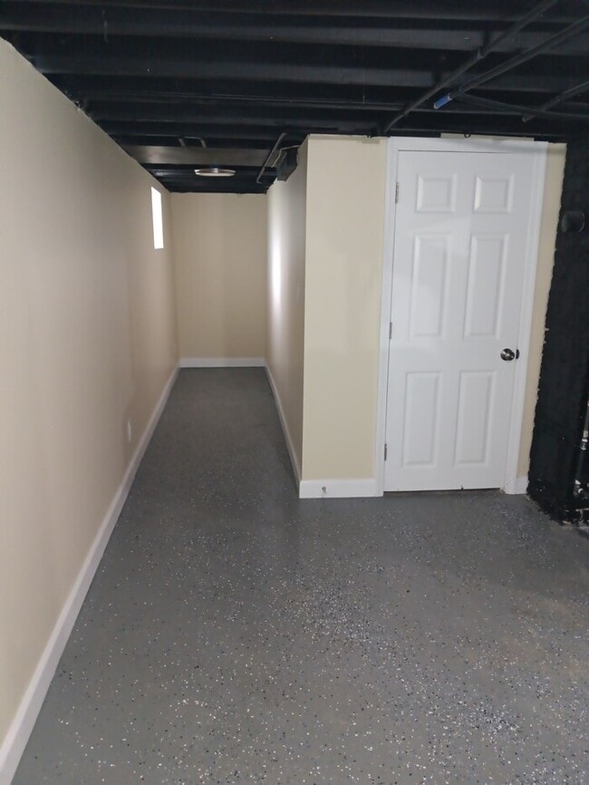 Building Photo - New rehabbed home