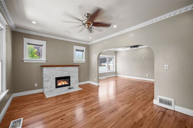 Building Photo - Beautiful Audubon 5 Bedroom Home! - Available now!