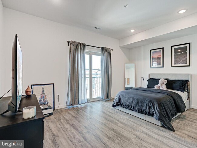 Building Photo - 1931 Colonial St