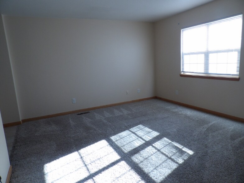 Building Photo - 7367 Carlin Grv