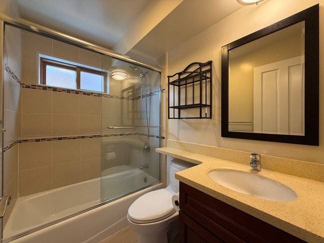Building Photo - 230 Urbano Dr